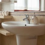 Установка раковины в ванной своими руками