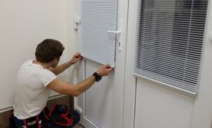 Установка рулонных жалюзи в Мытищах